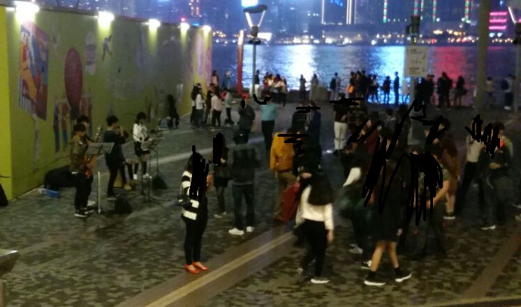 究竟那女孩為什麼會一個人去聽Busking